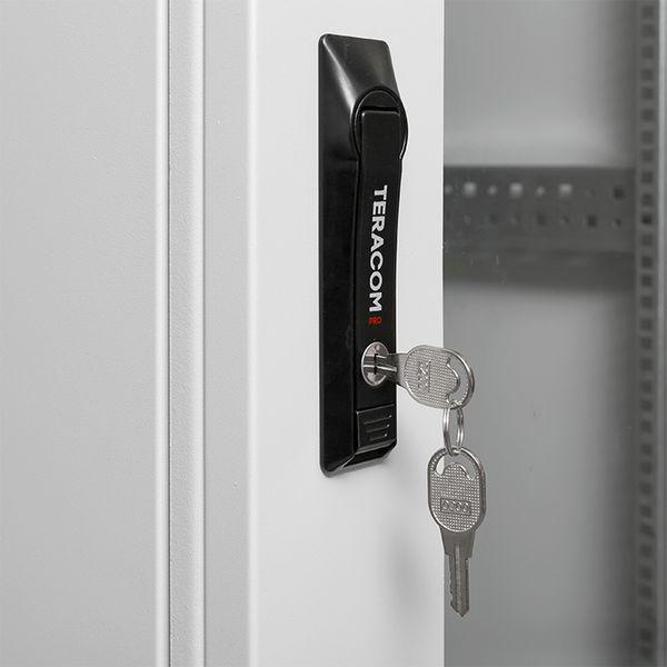 Шкаф напольный TERACOM PRO 19дюйм 18U 600х600мм двери стеклян. с замком-ручкой и метал. черн. EKF TRP-NTC-1866-41B