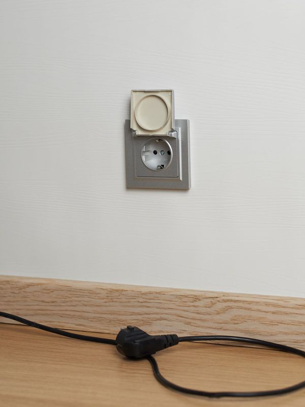 Розетка BRITE РСбш10-3-44-БрА 16А IP44 с заземл. защ. шторки с крышкой механизм алюм. IEK BR-R16-16-44-K47