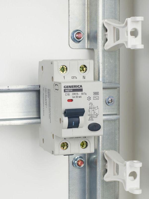 Выключатель автоматический дифференциального тока 2п C 16А 30мА тип AC 4.5кА АВДТ 32 C16 GENERICA MAD25-5-016-C-30