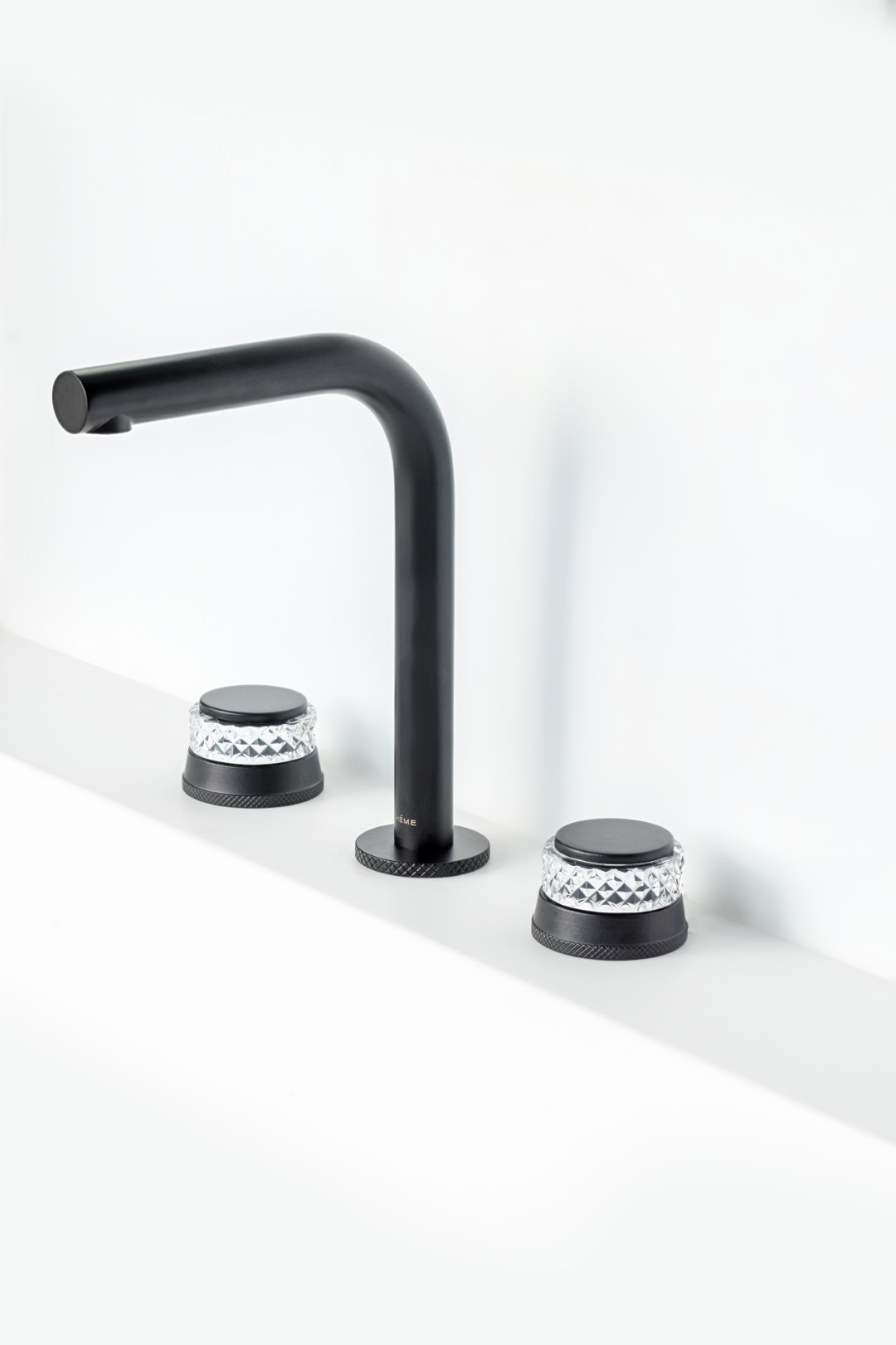 Смеситель на столешницу AURA на 3 отв. BLACK