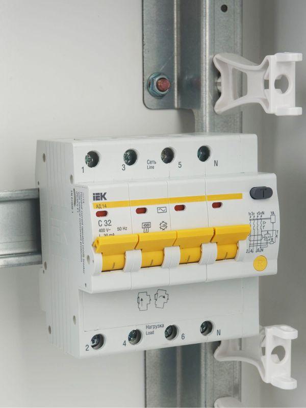 Выключатель автоматический дифференциального тока 4п C 32А 30мА тип AC 4.5кА АД-14 KARAT IEK MAD10-4-032-C-030