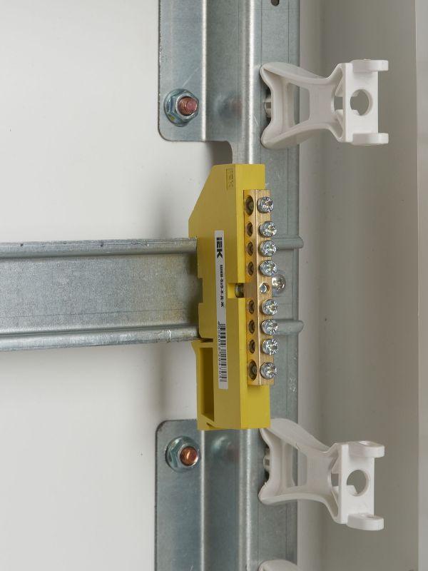 Шина PE "земля" на DIN-изол. ШНИ-6х9-8-Д-Ж IEK YNN10-69-8D-K05