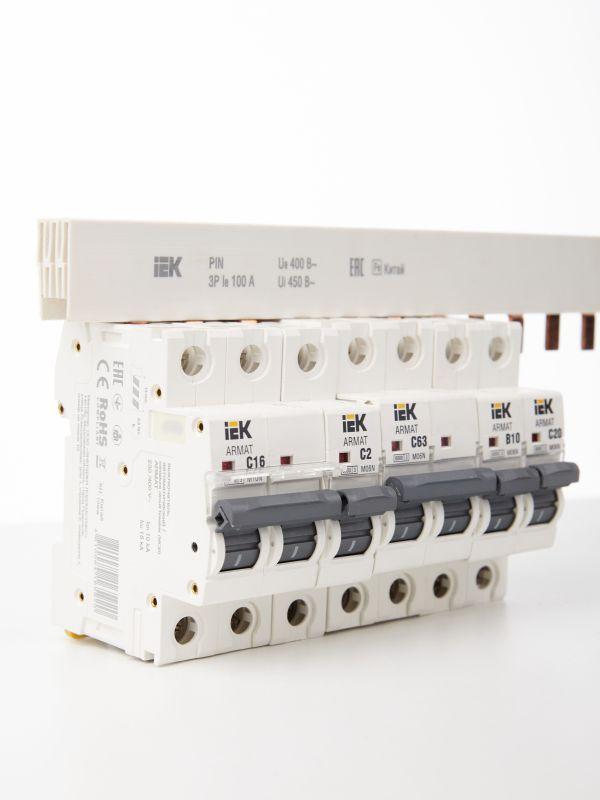 Шина соединительная PIN 1п 63А (дл.1м) IEK YNS21-1-063