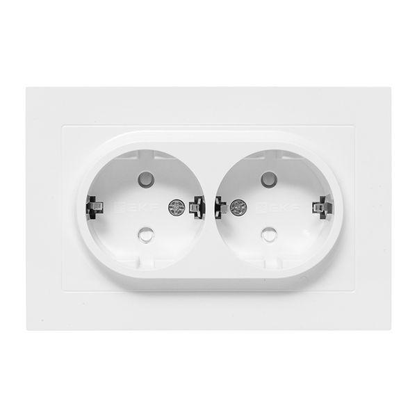 Розетка 2-м СП Эпика 16А с заземл. защ. шторки с рамкой механизм бел. EKF UP1-SOW-211