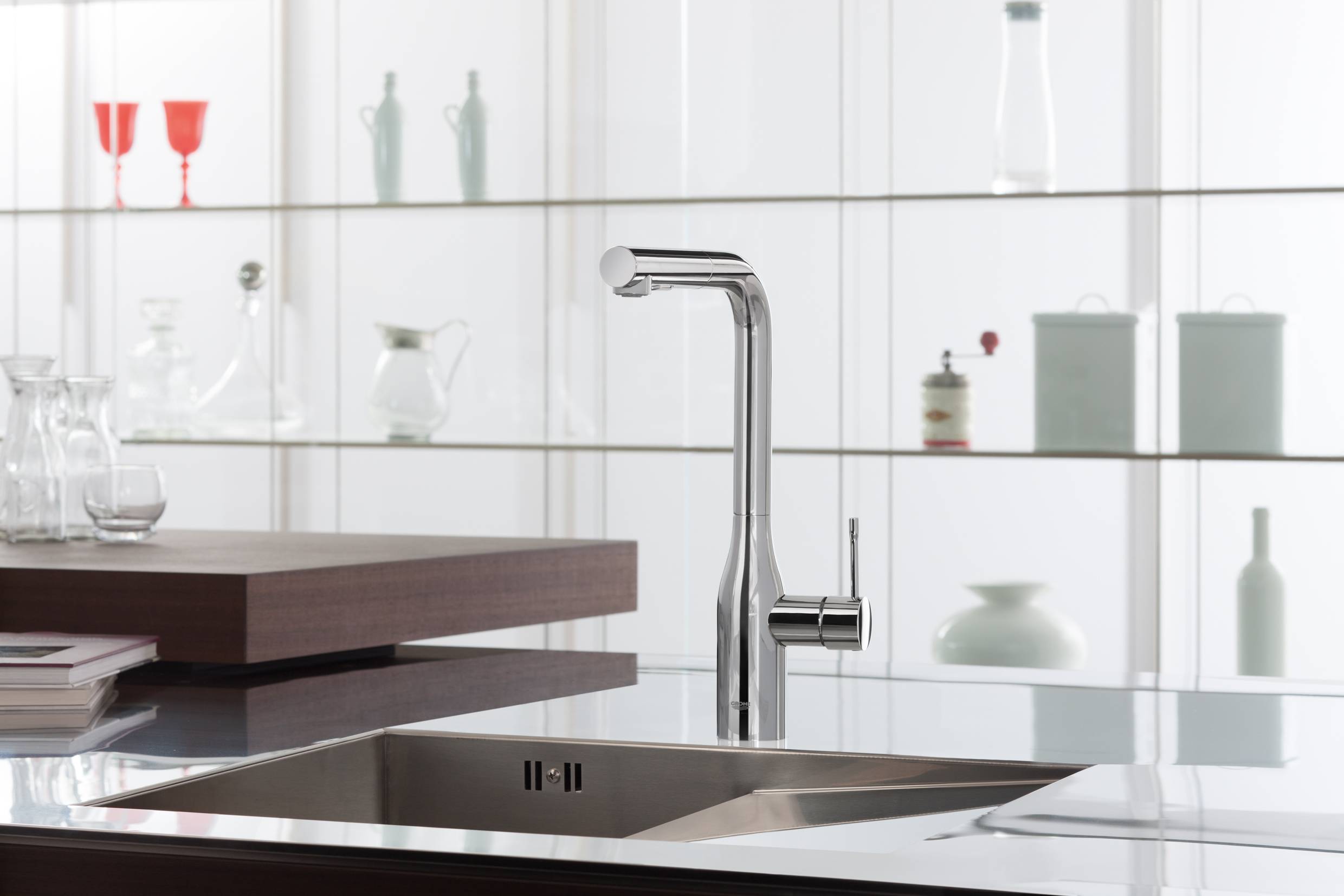 Смеситель Grohe Essence 30270000 для кухни с выдвижным изливом