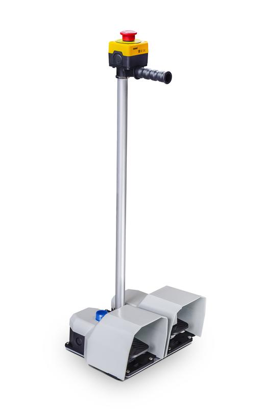 Педаль двойная (1НО+1НЗ) + ((1НО+1НЗ)+2НЗ) 2 скорости с фиксацией с защитным кожухом (алюм.) желт. цвета с рукояткой со стойкой (250В AC 4А) IP65 EMAS PDKA22BG33O