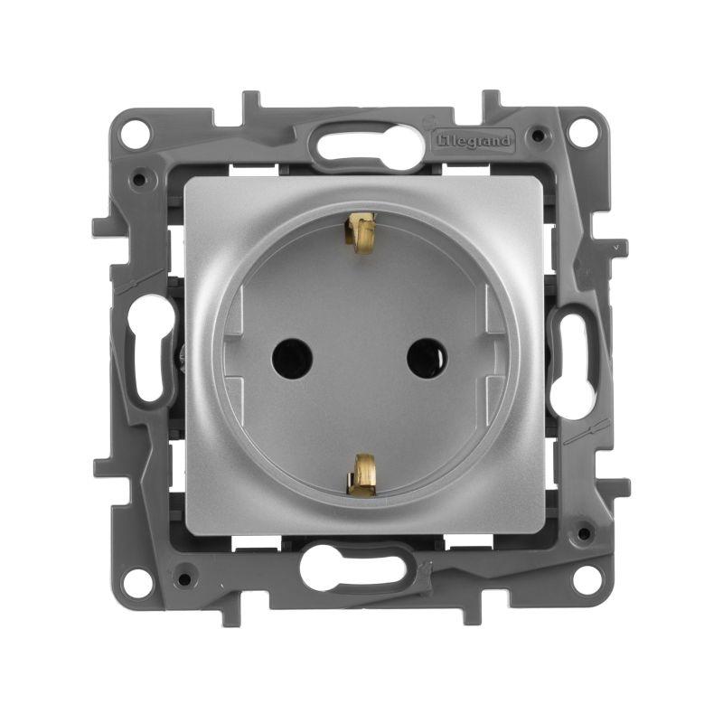 Розетка 1-м СП Etika 16А IP20 250В 2P+E с заземл. немецк. стандарт винтов. клеммы механизм алюм. IEK 672421