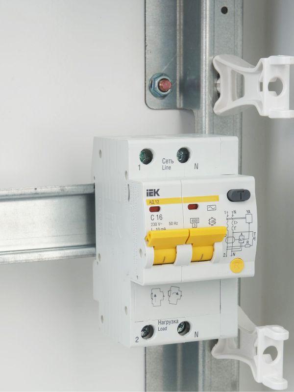 Выключатель автоматический дифференциального тока 2п C 16А 10мА тип AC 4.5кА АД-12 KARAT IEK MAD10-2-016-C-010
