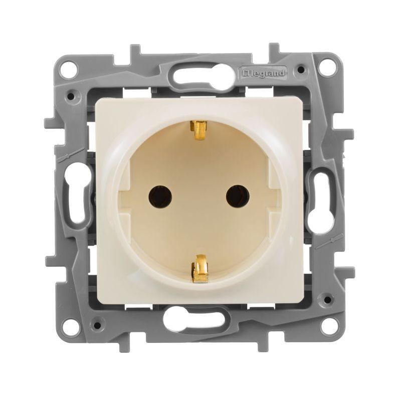 Розетка 1-м СП Etika 16А IP20 250В 2P+E с заземл. немецк. стандарт винтов. клеммы механизм сл. кость IEK 672321