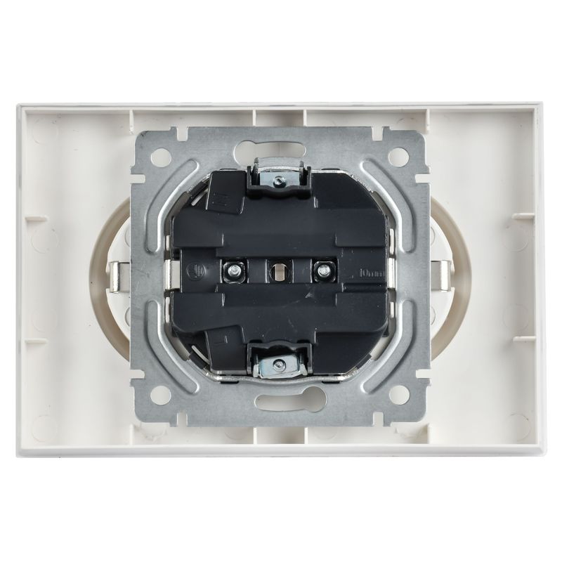 Розетка 2-м СП BRITE РСш12-3-БрАБ 16А в сборе с заземл. защ. шторки арктич. бел. IEK BR-R24-16-K91-F