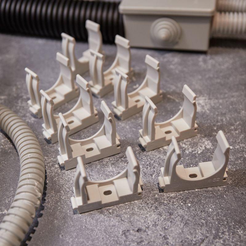 Держатель для труб (клипса) d32мм для монтажного пистолета сер. Rexant 28-0432-1