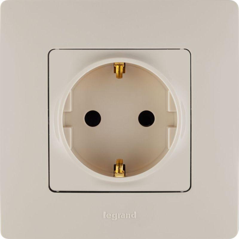 Розетка 1-м СП Etika 16А IP20 250В 2P+E с заземл. немецк. стандарт винтов. клеммы механизм сл. кость IEK 672321