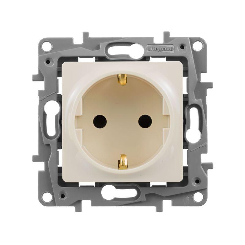 Розетка 1-м СП Etika 16А IP31 250В 2P+E с заземл. защ. шторки немецк. стандарт винтов. клеммы механизм сл. кость IEK 672322