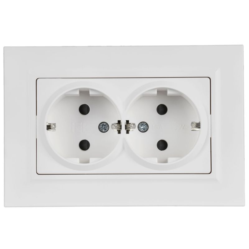 Розетка 2-м СП BRITE РСшПл12-3-БрАБ 16А в сборе с заземл. защ. шторки плоская арктич. бел. IEK BR-R28-16-K91-F