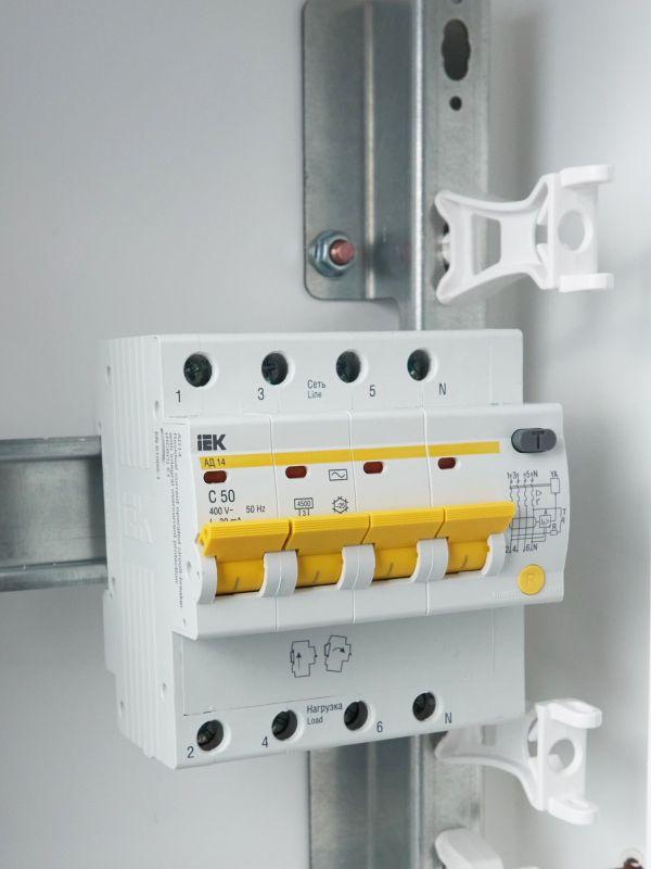 Выключатель автоматический дифференциального тока 4п C 50А 30мА тип AC 4.5кА АД-14 KARAT IEK MAD10-4-050-C-030