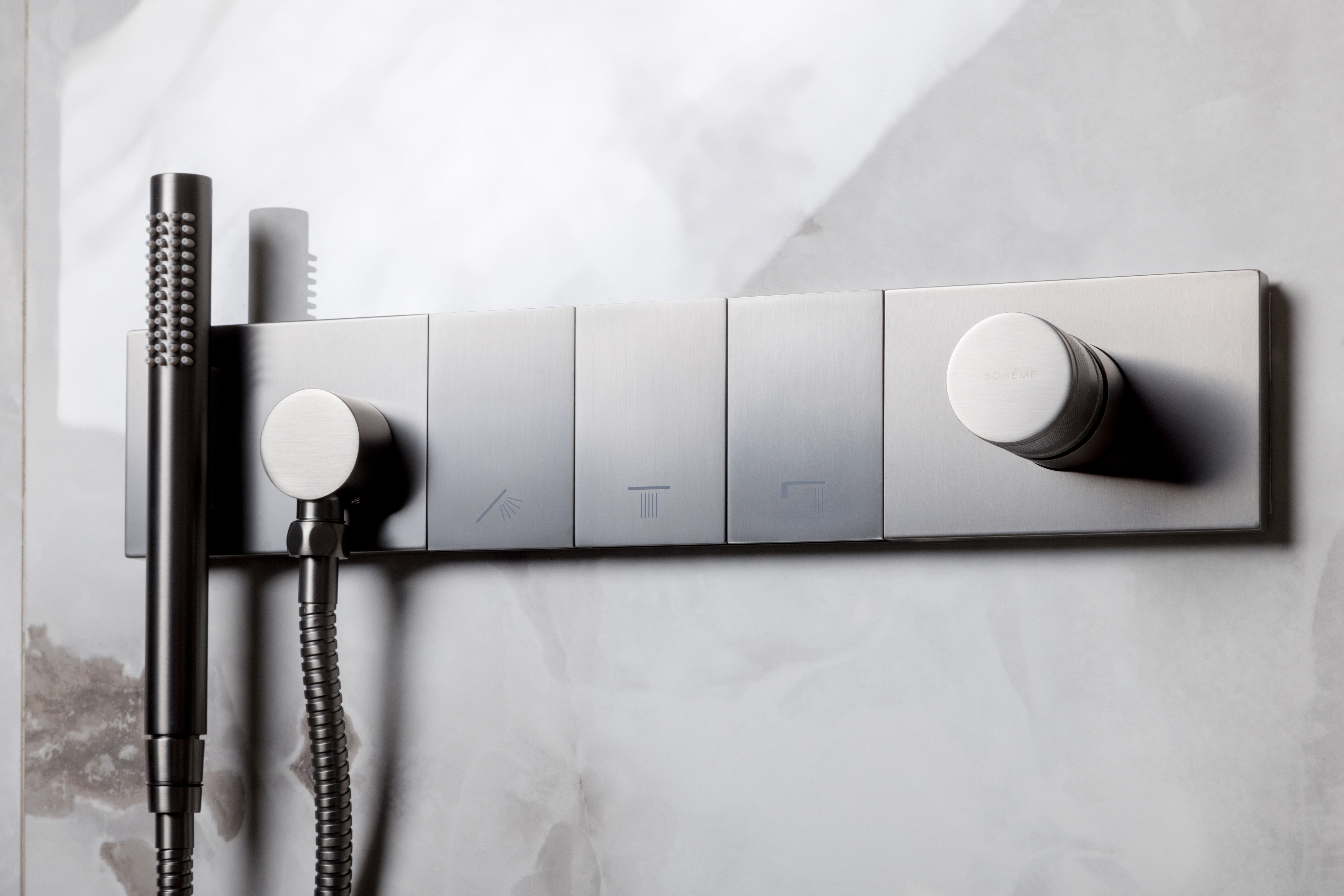 Встроенная душевая система  ZODIAC с термостатом, трехпозиционная GUN METAL