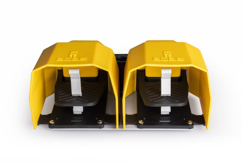 Педаль двойная (1НО+1НЗ) + (1НО+1НЗ) с защитным кожухом (пластик) желт. цвета (250В AC 4А) IP65 EMAS PPKA22BB10