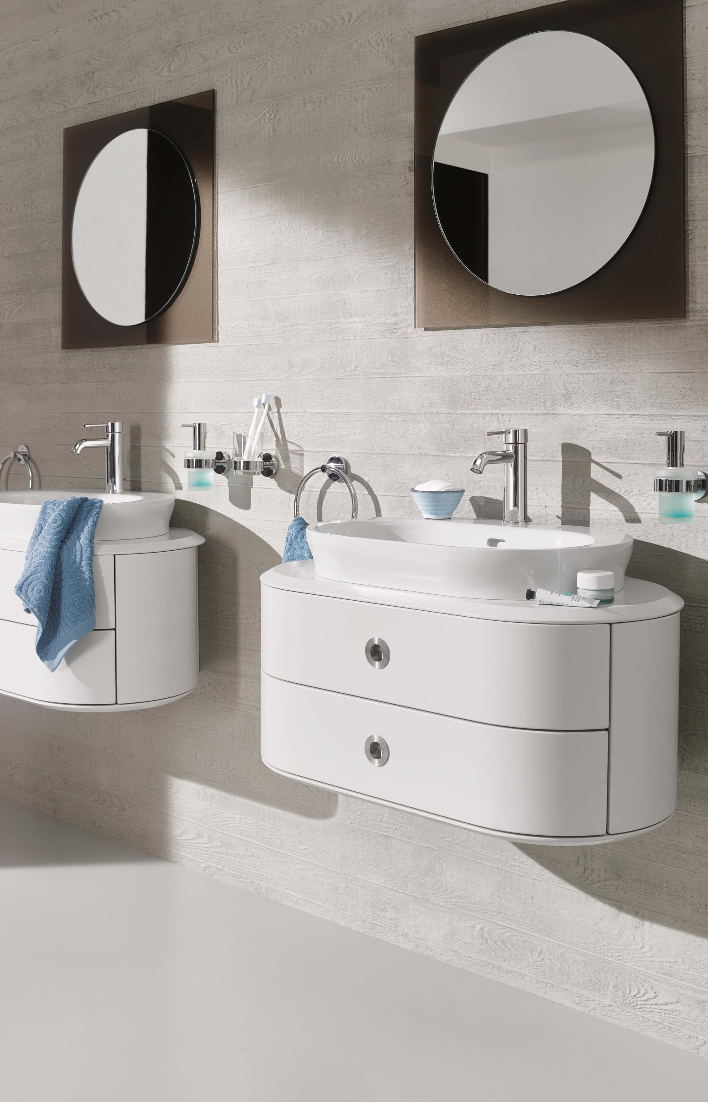 Смеситель Grohe Essence 23589001 для раковины