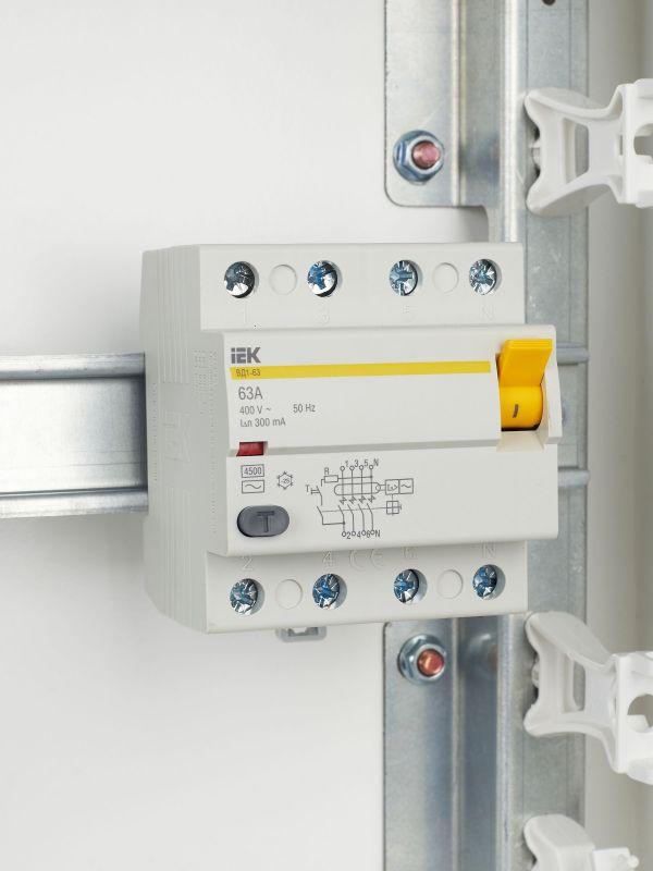 Выключатель дифференциального тока (УЗО) 4п 63А 300мА тип AC ВД1-63 KARAT IEK MDV10-4-063-300