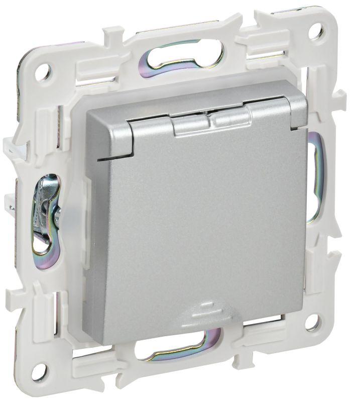 Розетка 1-м SKANDY 16А IP44 с заземл. защ. шторки с крышкой SK-R11S серебр. IEK SK-R16-16-44-K23