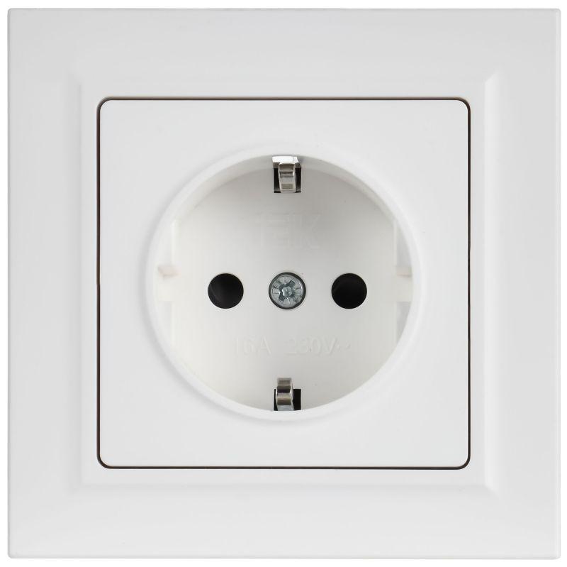 Розетка BRITE РСР14-1-0-БрАБ 16А в сборе с заземл. защ. шторки арктич. бел. IEK BR-R14-16-K91-F