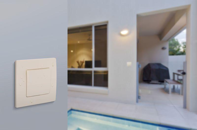 Переключатель 1-кл. Etika 10А IP44 250В безвинтов. зажимы сл. кость IEK 672307