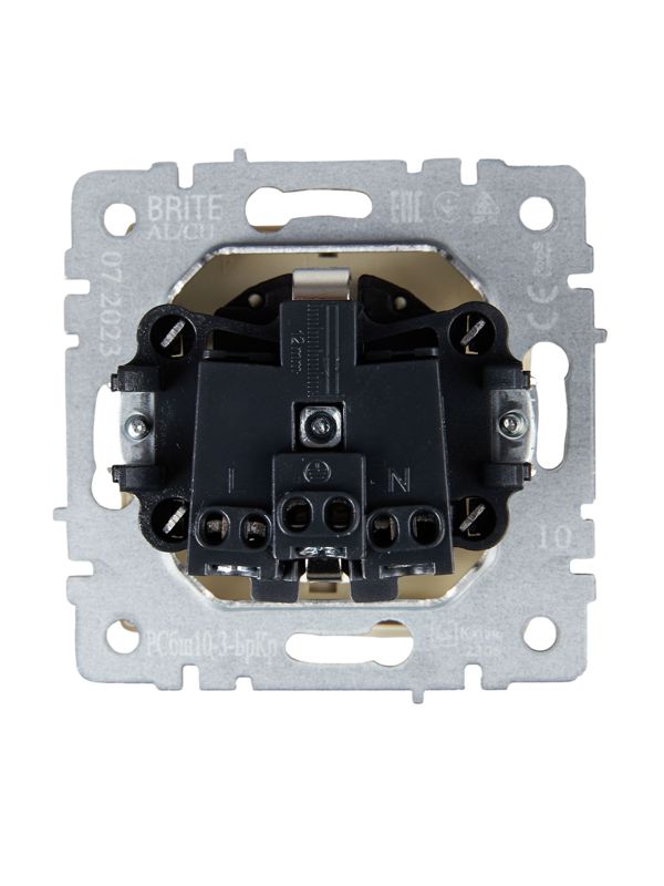 Розетка BRITE РСбш10-3-БрКр 16А IP20 с заземл. защ. шторки с крышкой механизм беж. IEK BR-R16-16-K10