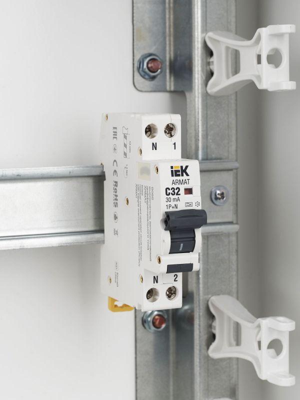Выключатель автоматический дифференциального тока 2п (1P+N) C 32А 30мА тип A АВДТ B06S 18мм ARMAT IEK AR-B06S-1N-C32A030