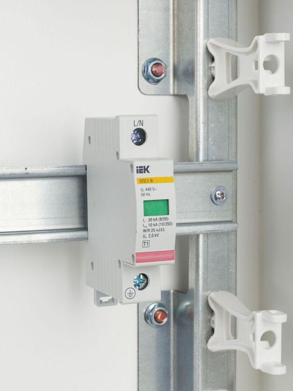 Ограничитель перенапряжения ОПС1-B 1P KARAT IEK MOP20-1-B