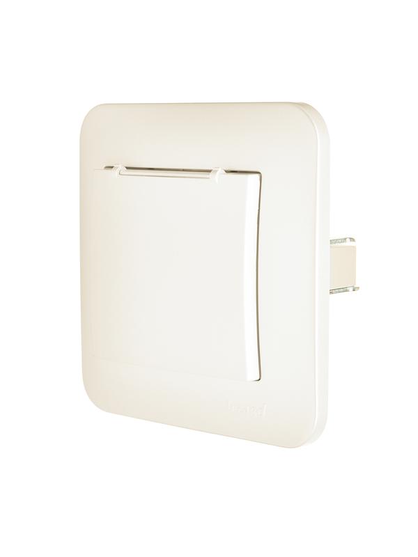 Розетка 1-м СП ASTI 16А IP20 с заземл. с крышкой термопласт в сборе жемчуж./бел. перламутр. LEZARD 7081-3030-123В