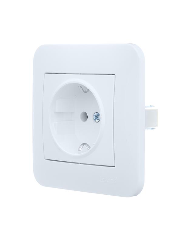 Розетка 1-м СП ASTI 16А IP20 с заземл. термопласт в сборе бел. LEZARD 7081-0202-122B