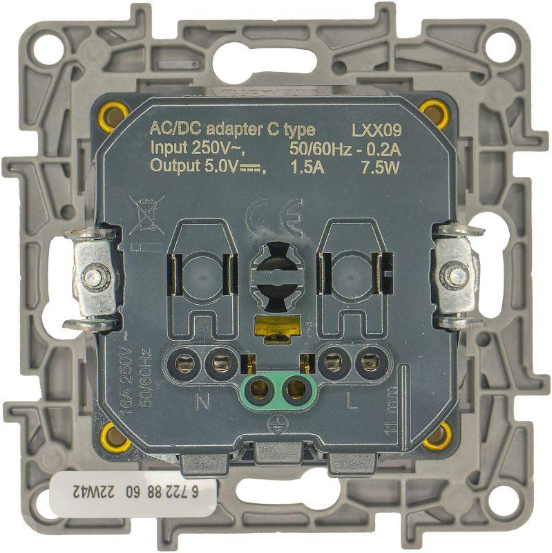 Розетка USB C Etika 16А 250В 1500мА 7.5Вт с заземл. защ. шторки безвинт. зажимы бел. IEK 672288