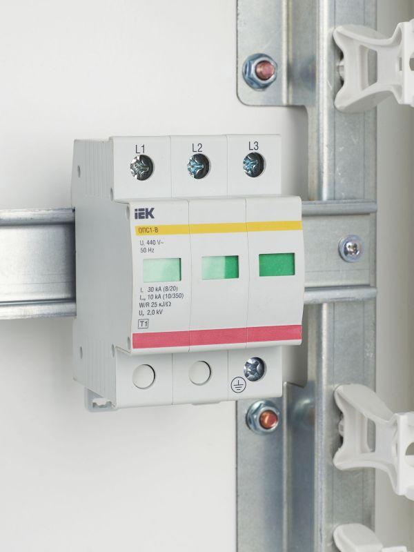 Ограничитель перенапряжения ОПС1-B 3P KARAT IEK MOP20-3-B