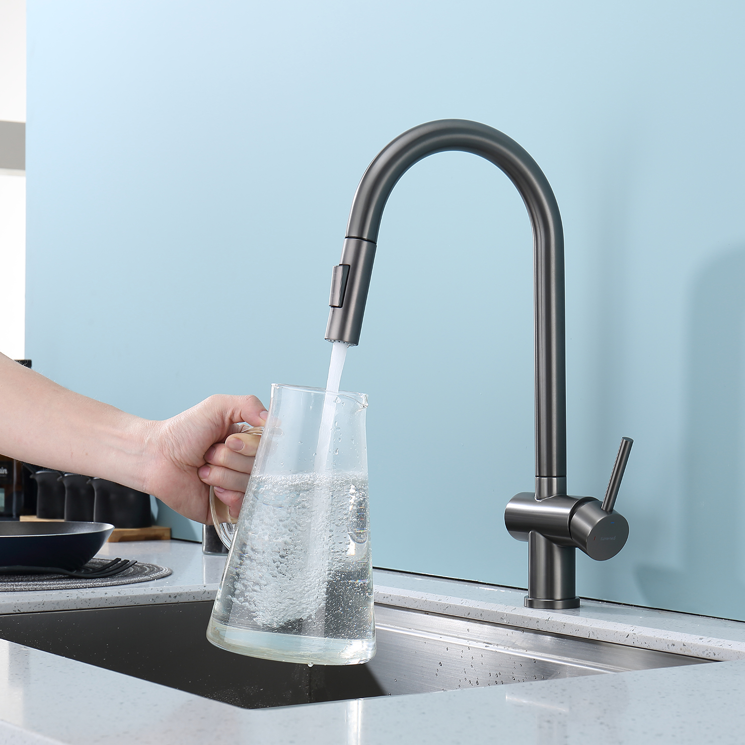 Смеситель для кухни с выдвижным изливом Splenka S204.49.09, графит