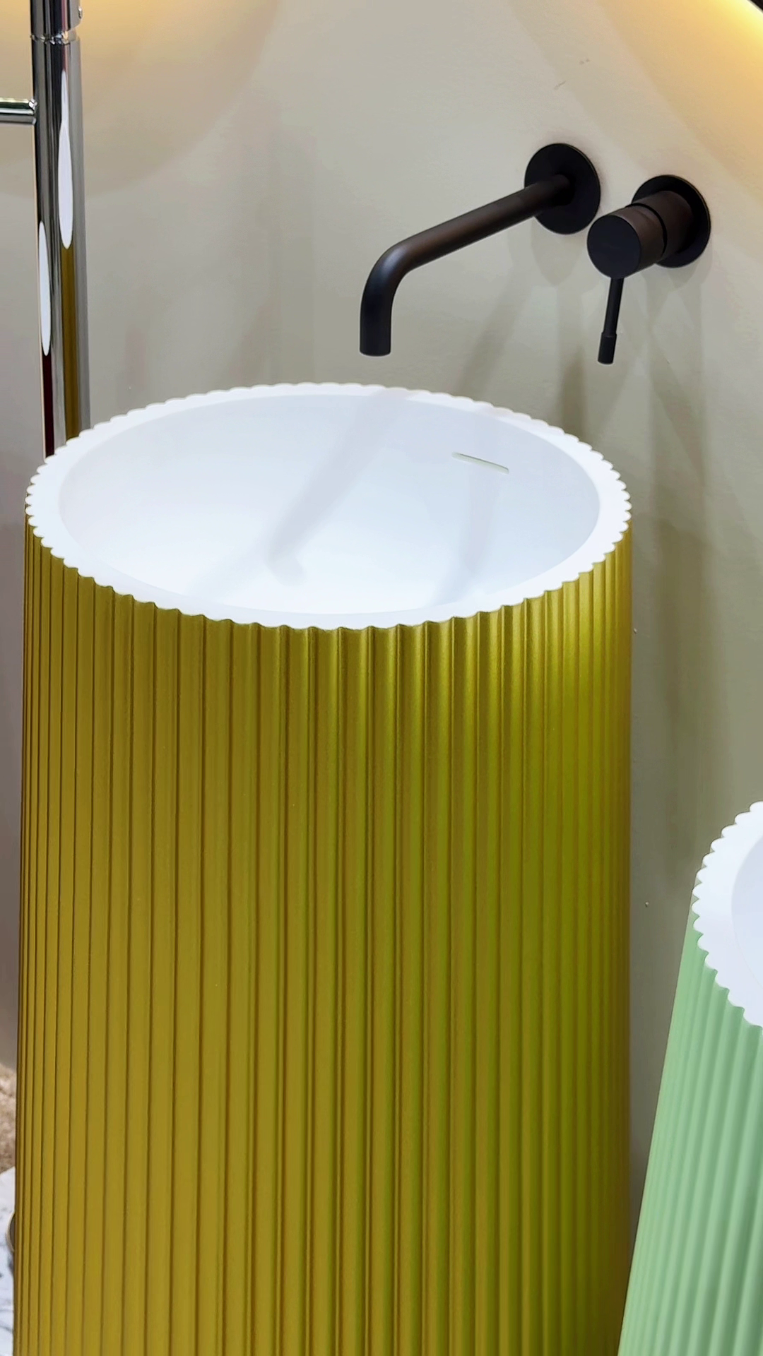 Раковина напольная рифленая Corian 480*480*850 GOLD