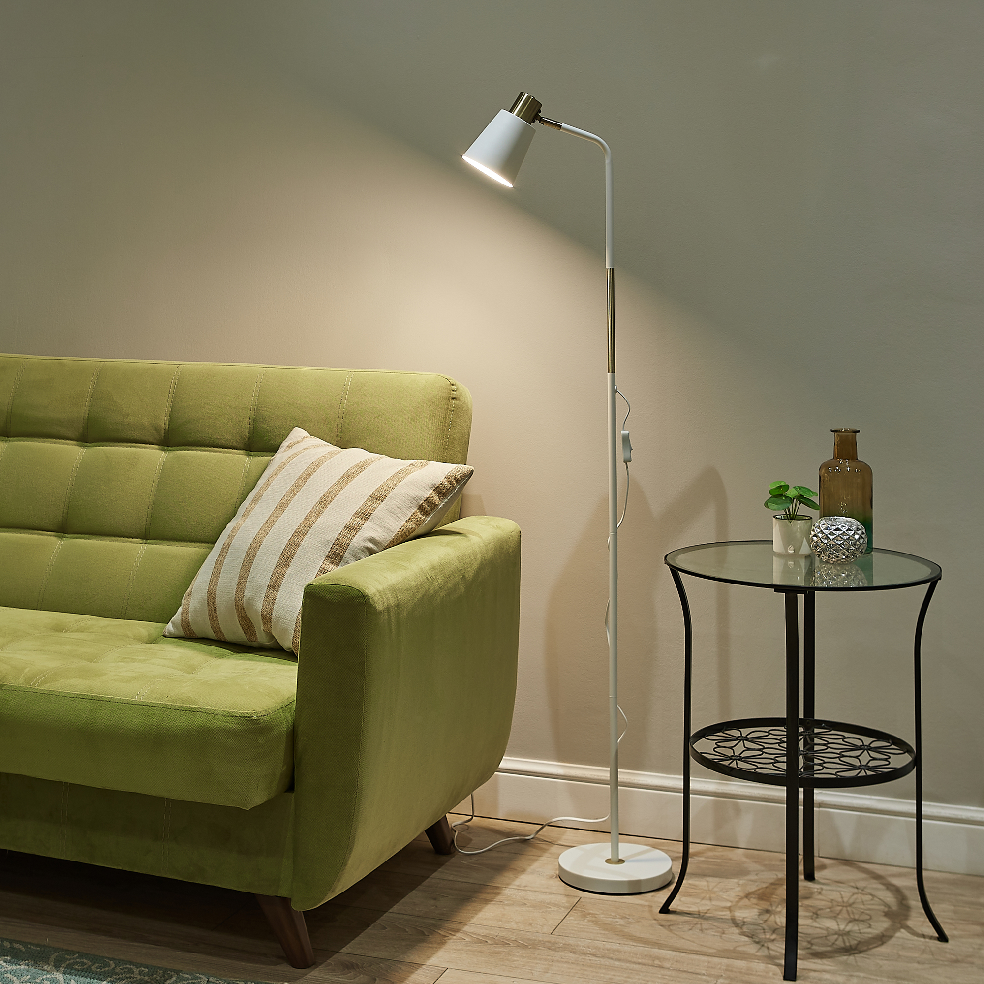 Торшер UML-T700 E27 WHITE напольный под лампу Е27 60W с регулировкой наклона Механический выключатель Белый ТМ