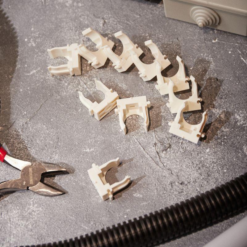 Держатель для труб (клипса) d20мм для монтажного пистолета бел. Rexant 28-0420-3