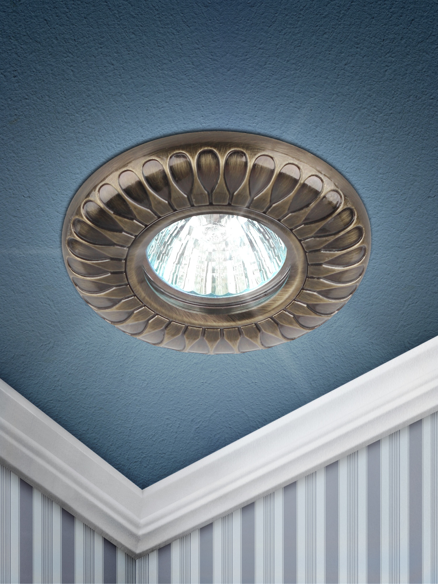 Светильник литой MR16,12V/220V, 50W бронза (100/2100)