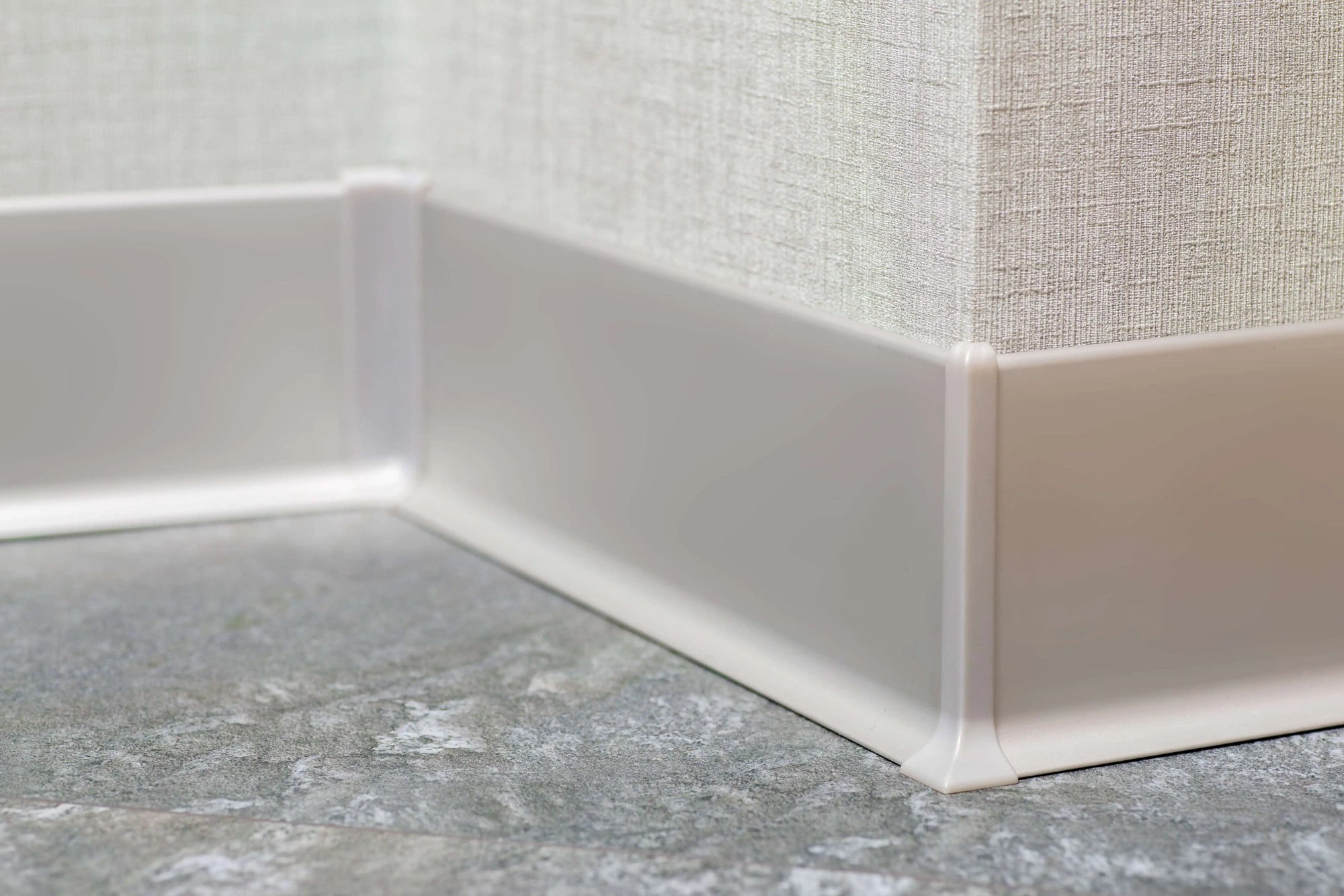 Угол наружный алюминий к П-60